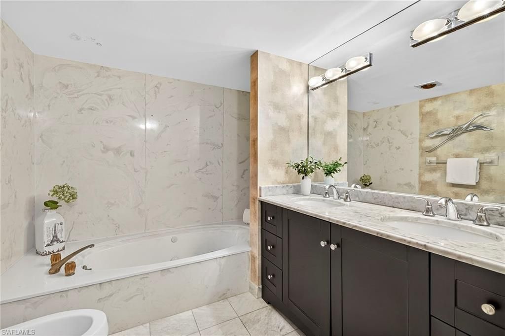 6075 Pelican Bay Blvd, Unit 204, Naples, FL 34108 Photo