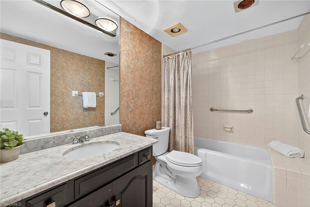 6075 Pelican Bay Blvd, Unit 204, Naples, FL 34108 Photo