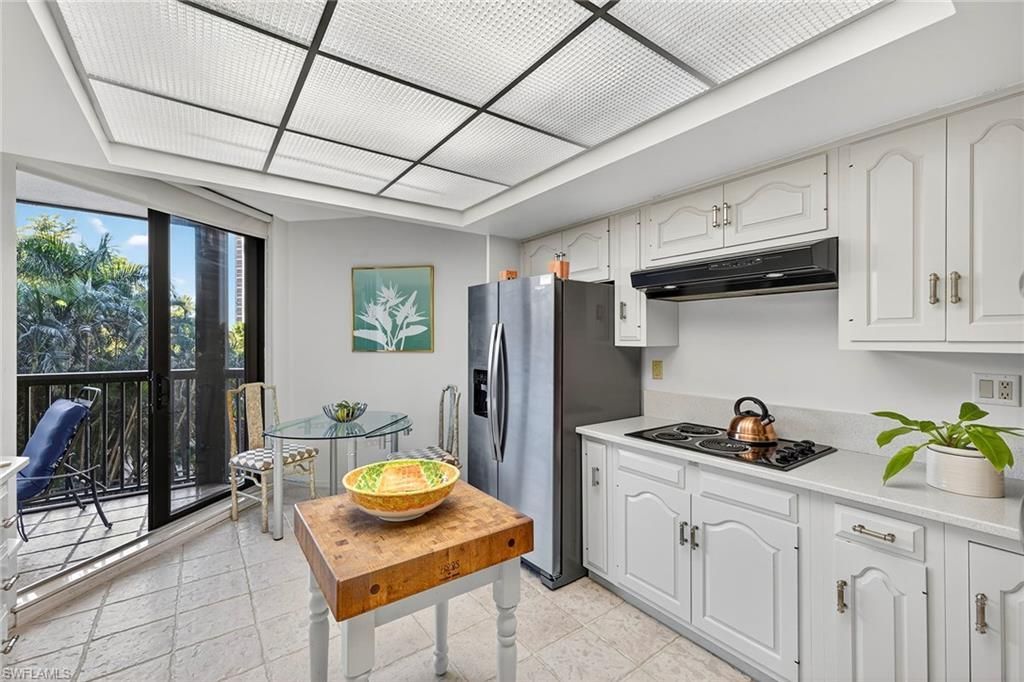 6075 Pelican Bay Blvd, Unit 204, Naples, FL 34108 Photo