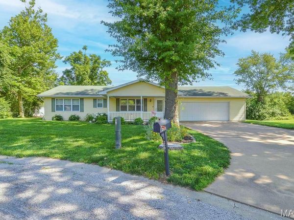 2601 Belle Mar Drive, Belleville, IL 62220