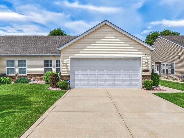 6888 Meadow View Lane, Merrillville, IN 46410
