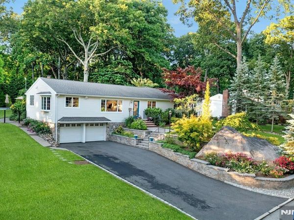 195 Overlook Place, MAHWAH, NJ 07430