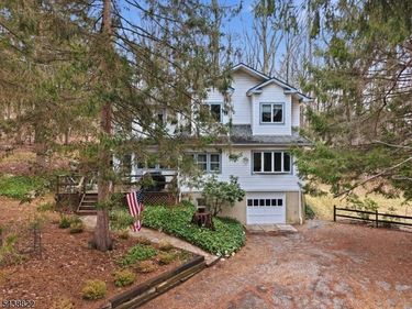 4 Emmet Roche Dr, Montville, NJ 07005