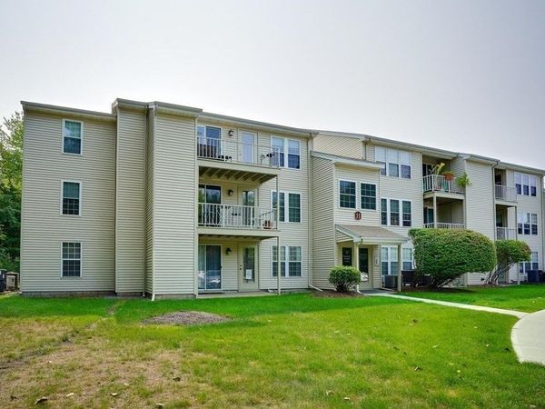 11 Thoreau Ct -, Unit 7, Natick, MA 01760