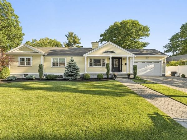 6 Suntaug Street, Lynnfield, MA 01940