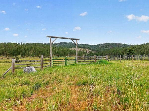 185 Lantern Way, Cascade, ID 83611