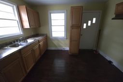 431 Pineneedle Road  photo 4