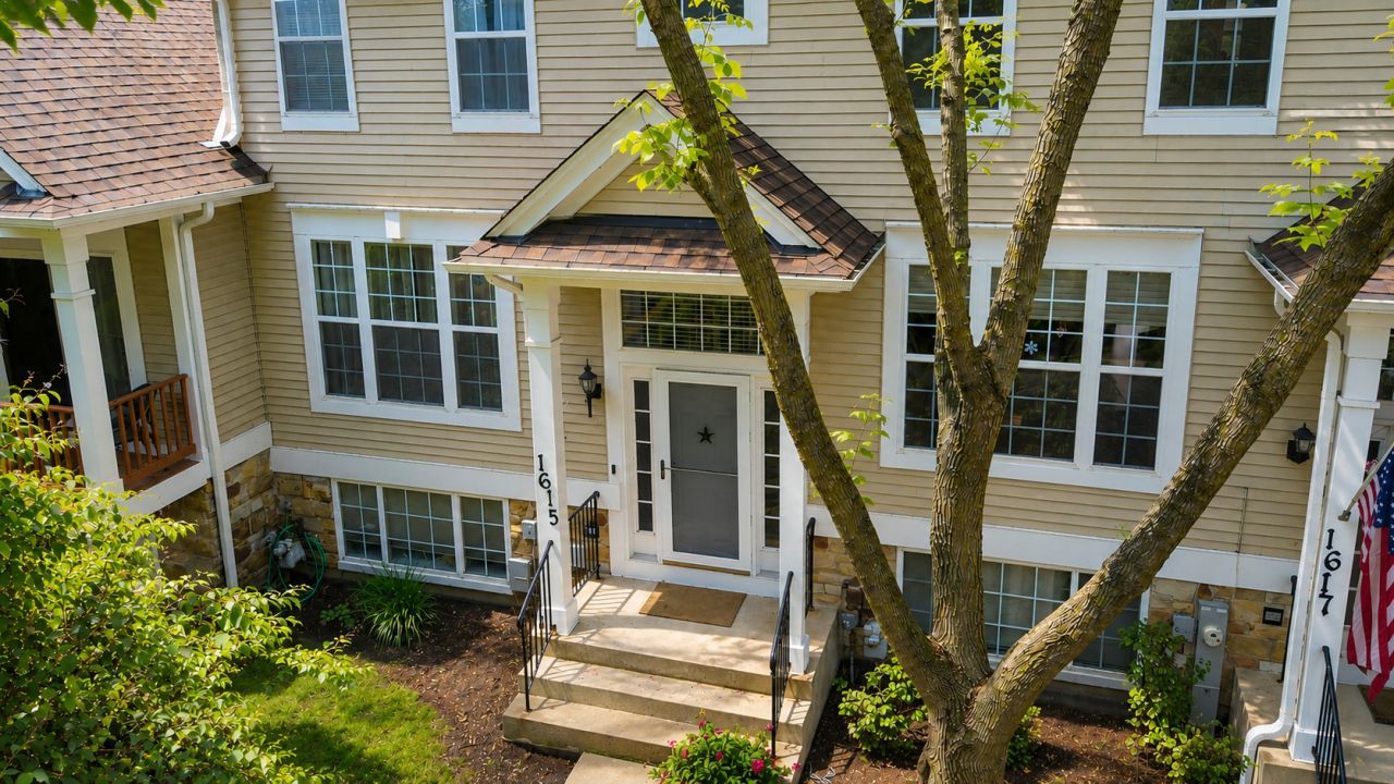 1615 Fox Run Drive , Arlington Heights, IL 60004