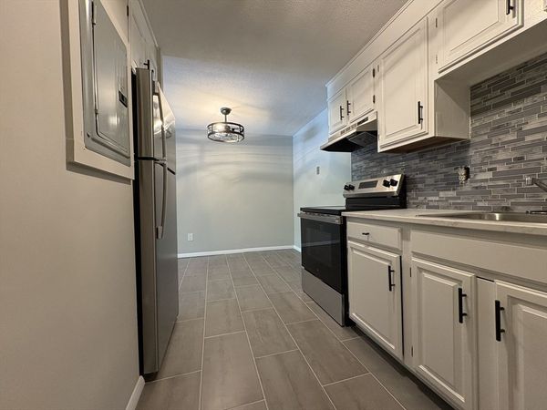 1 Albert Dr, Unit 8, Woburn, MA 01801