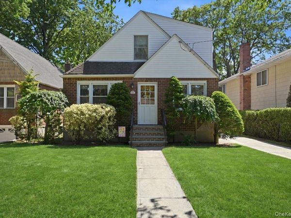 154 Cypress Street , Floral Park, NY 11001