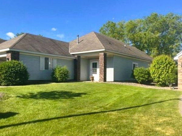 2704 Oak Ridge Trail, Woodbury, MN 55125