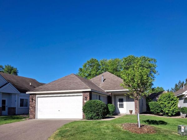 2704 Oak Ridge Trail, Woodbury, MN 55125