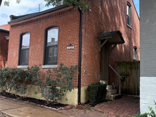 2720 McNair Avenue, St Louis, MO 63118