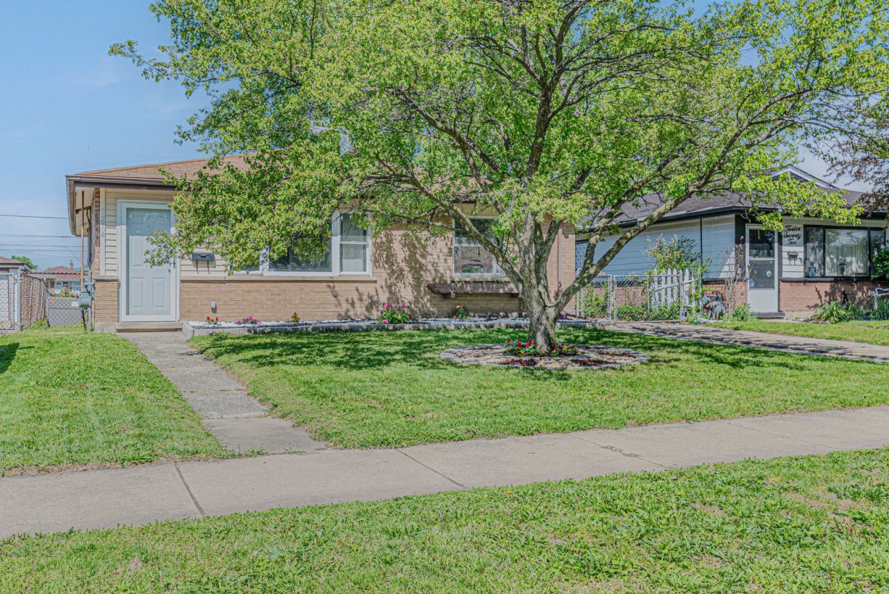 1274 Greenbay Avenue , Calumet City, IL 60409