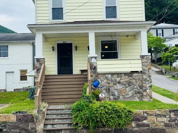 1600 Temple Street, HINTON, WV 25951