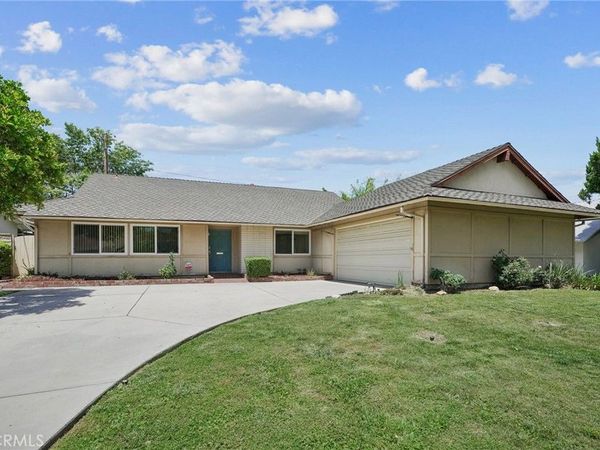 22259 Bassett, Canoga Park, CA 91303
