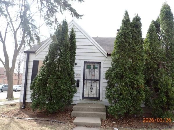 4703 W Congress St, Milwaukee, WI 53218
