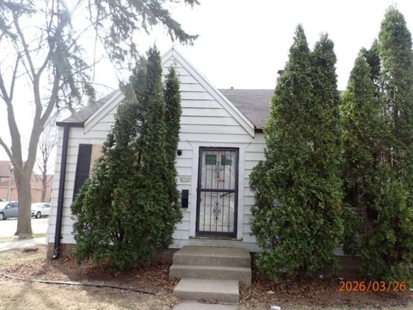 4703 W Congress STREET, Milwaukee, WI 53218