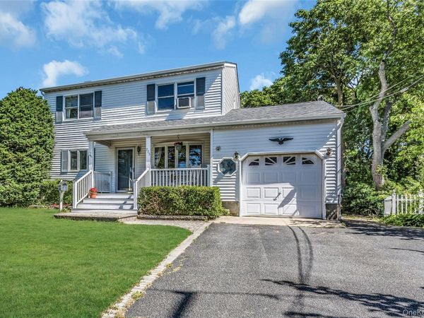 735 Muncey Road , West Islip, NY 11795