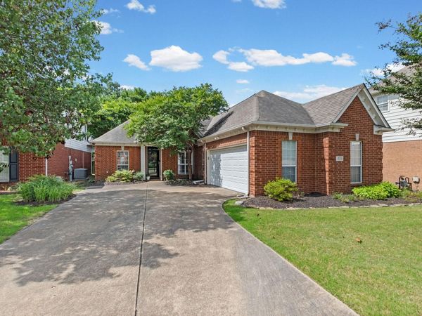 393 FOUNTAIN CREST DR, Memphis, TN 38120