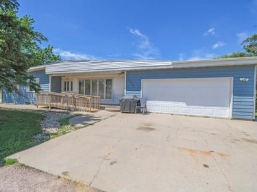 24635 S Garfield Ave, Dell Rapids, SD 57022