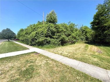 Oak Street , Auburn, NY 13021