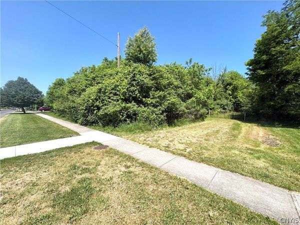 Oak Street , Auburn, NY 13021