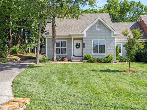 1736 Hillmont Dr, Nashville, TN 37215