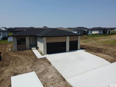 9515 S 81st Street, Lincoln, NE 68516