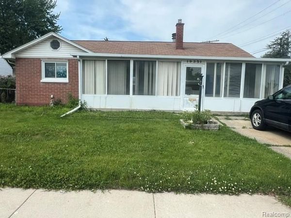 19351 Eastland Street , Roseville, MI 48066