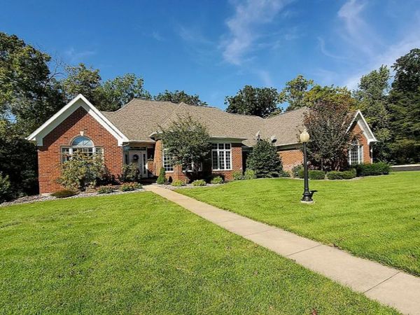 23 Roosevelt Drive, East Dubuque, IL 61025