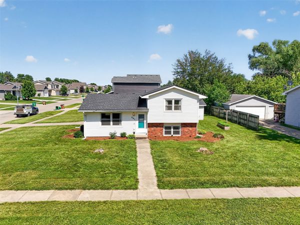 201 22nd Avenue SW, Altoona, IA 50009