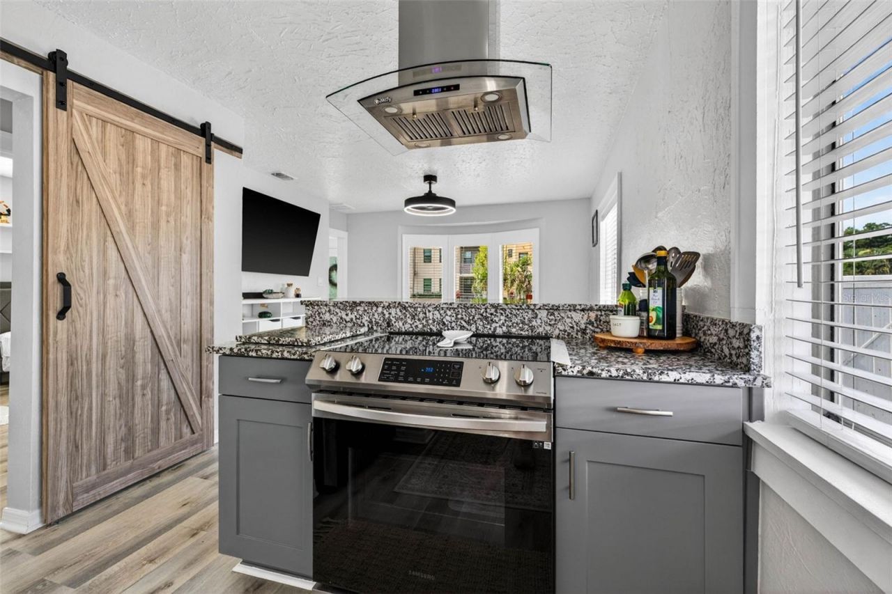 2561 13th Avenue N, Saint Petersburg, FL 33713 Photo