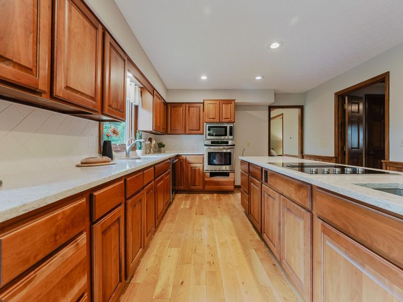 5586 Loch More Court W, Dublin, OH 43017 Photo 9