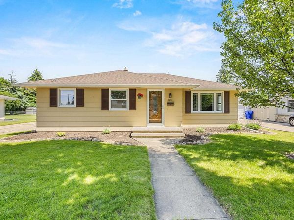 2700 N LILLIAN COURT, Appleton, WI 54911