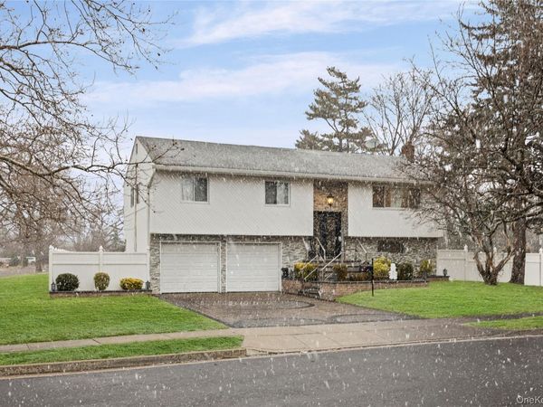 18 South Drive , Manhasset Hills, NY 11040