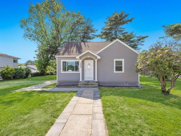 1828 Stein Drive , Bay Shore, NY 11706