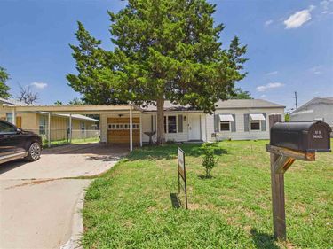 2203 NW 28th St, Lawton, OK 73505