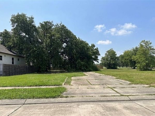 1805 CENTER Street , Arabi, LA 70032
