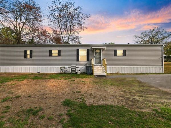 30 Kendall Pond Road, Unit 90, Derry, NH 03038