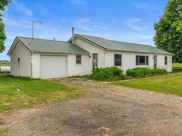 5651 W Chicago Road, Jonesville, MI 49250