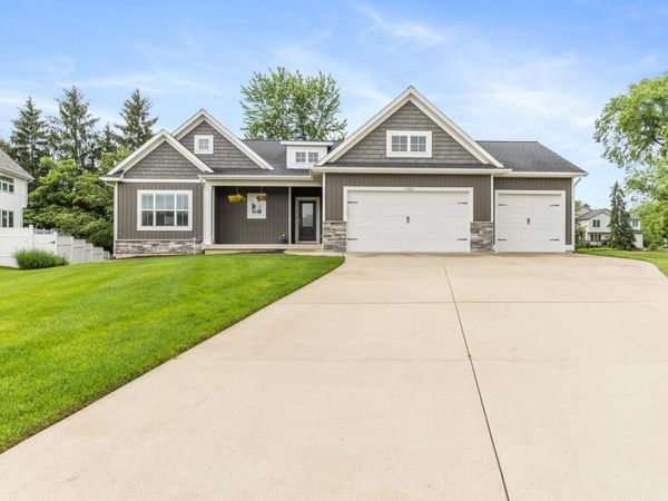 1422 Crystalline Drive SE, Caledonia, MI 49316