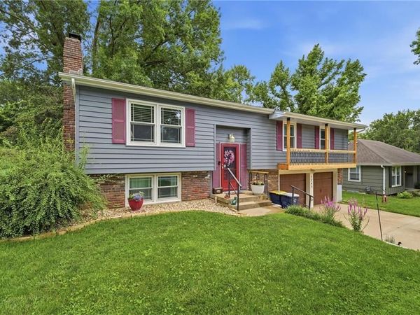 5243 Delaware Drive, Kansas City, MO 64133