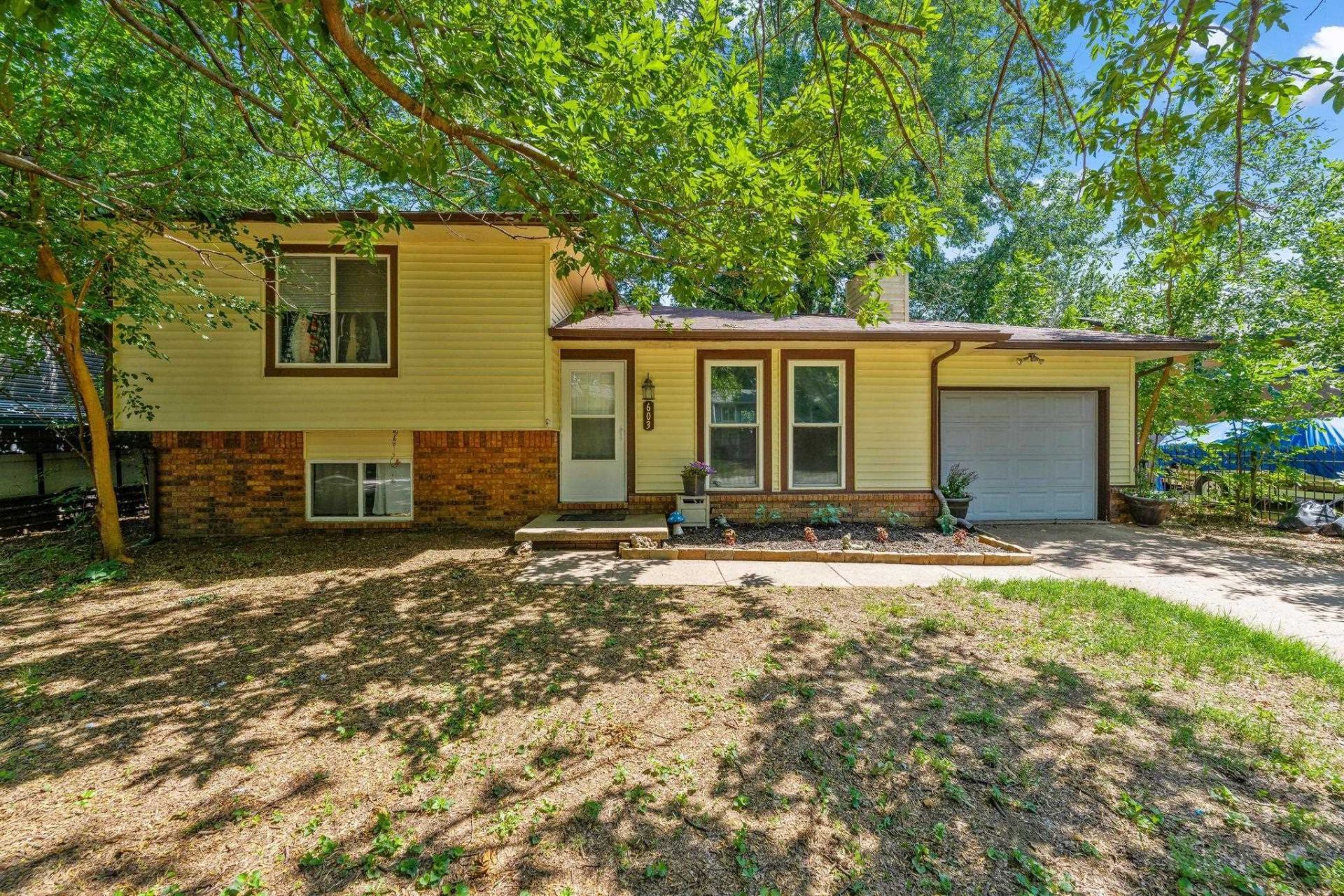 603 E 54th Street South, Wichita, KS 67216 Main Photo