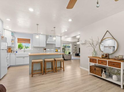 6545 Miles Ln, Carmichael, CA 95608 Photo
