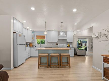 6545 Miles Ln, Carmichael, CA 95608 Photo