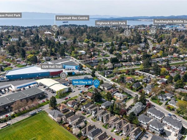 946/948 Ellery St , Esquimalt, BC V9A 4S1