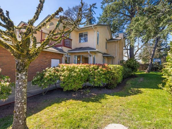 4560 West Saanich Rd , Unit #1, Saanich, BC V8Z 3G4