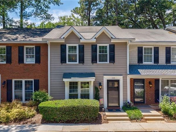 104 Courtyard Terrace, Roswell, GA 30075