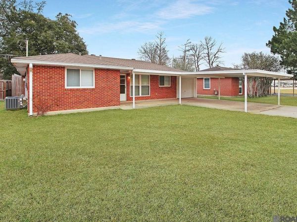 131 Chestnut St, Denham Springs, LA 70726